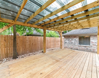 15726 Gettysburg Drive - Photo Thumbnail 19
