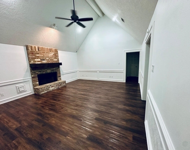 15726 Gettysburg Drive - Photo Thumbnail 2