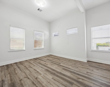 2316 Hopkins Street - Photo Thumbnail 6