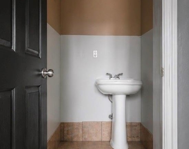 3919 Harrisburg Street - Photo Thumbnail 5
