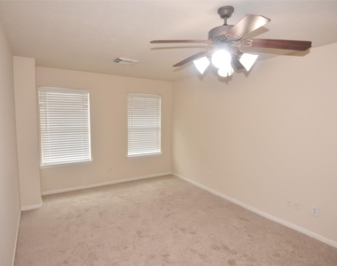 1035 Junction Ct - Photo Thumbnail 18