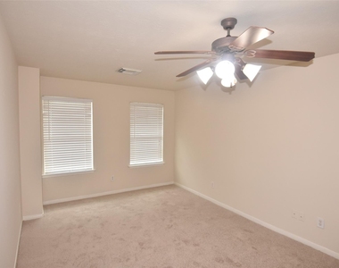 1035 Junction Ct - Photo Thumbnail 4
