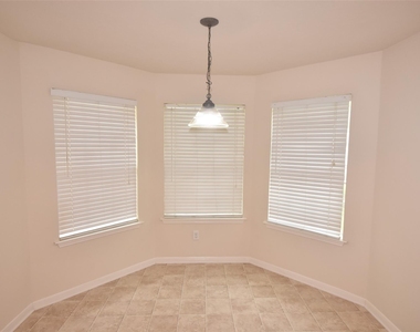 1035 Junction Ct - Photo Thumbnail 5