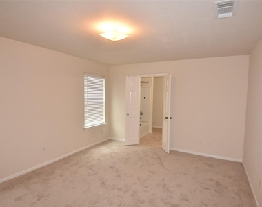 1035 Junction Ct - Photo Thumbnail 15
