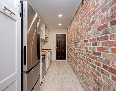 1747 Wroxton Court - Photo Thumbnail 8
