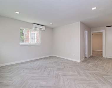 1747 Wroxton Court - Photo Thumbnail 5