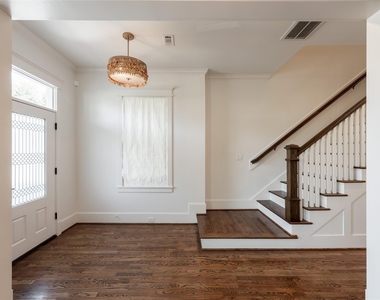 828 E 28th Street - Photo Thumbnail 5