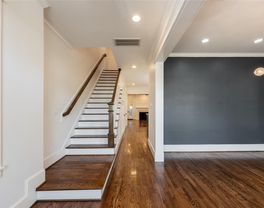 828 E 28th Street - Photo Thumbnail 4