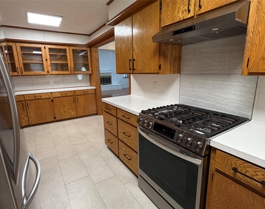 922 Hector Avenue - Photo Thumbnail 11