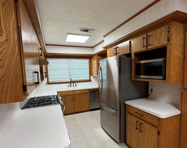 922 Hector Avenue - Photo Thumbnail 9