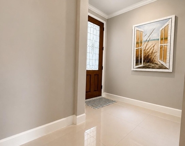 1605 W Dallas Street - Photo Thumbnail 3