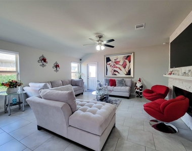 610 Autumn Flats Way - Photo Thumbnail 9