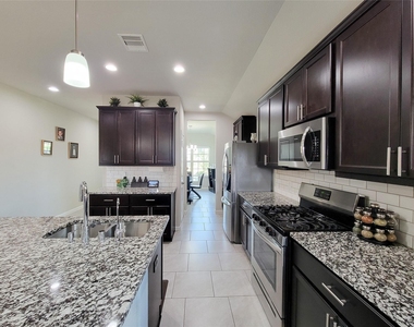 610 Autumn Flats Way - Photo Thumbnail 6