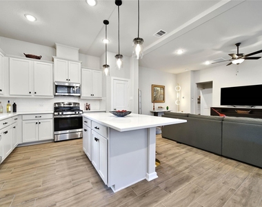 104 Red Cascade Court - Photo Thumbnail 8
