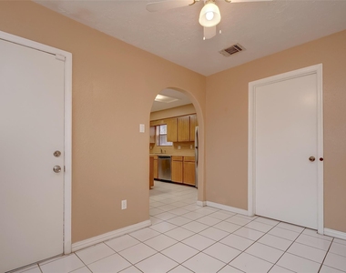 6030 Gallant Forest Drive - Photo Thumbnail 15