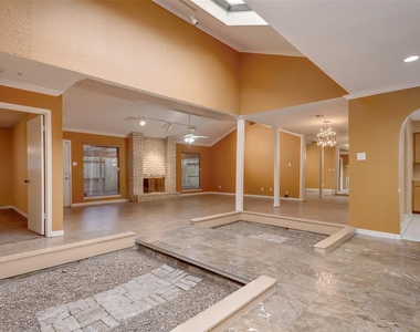 6030 Gallant Forest Drive - Photo Thumbnail 7