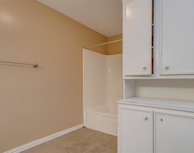 6030 Gallant Forest Drive - Photo Thumbnail 25