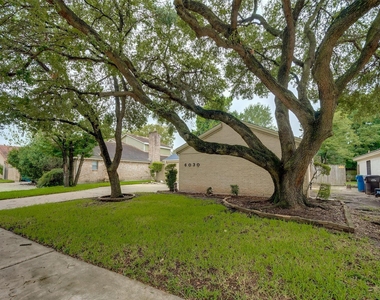 6030 Gallant Forest Drive - Photo Thumbnail 2