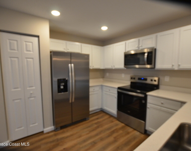 350 Dolphin Street Se - Photo Thumbnail 4