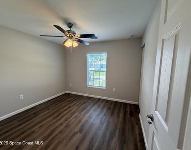 350 Dolphin Street Se - Photo Thumbnail 10
