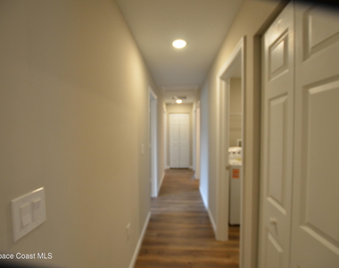 350 Dolphin Street Se - Photo Thumbnail 8