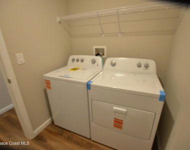 350 Dolphin Street Se - Photo Thumbnail 9