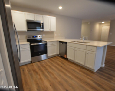 350 Dolphin Street Se - Photo Thumbnail 3