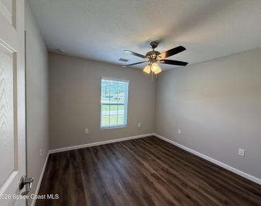 350 Dolphin Street Se - Photo Thumbnail 9
