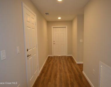 350 Dolphin Street Se - Photo Thumbnail 1