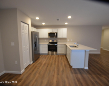 350 Dolphin Street Se - Photo Thumbnail 2
