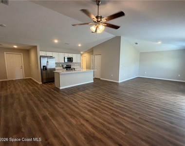 340 Dolphin Street Se - Photo Thumbnail 2