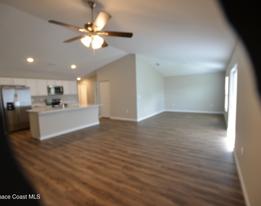 340 Dolphin Street Se - Photo Thumbnail 4