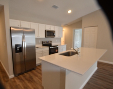 340 Dolphin Street Se - Photo Thumbnail 1