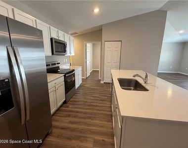 340 Dolphin Street Se - Photo Thumbnail 5