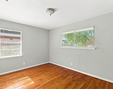 509 Avenue J - Photo Thumbnail 9