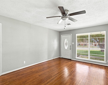 509 Avenue J - Photo Thumbnail 3