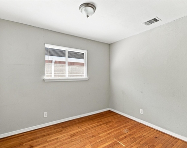 509 Avenue J - Photo Thumbnail 11