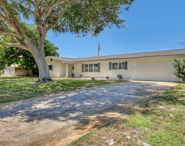 580 Pine Tree Drive - Photo Thumbnail 3