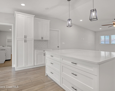 580 Pine Tree Drive - Photo Thumbnail 10