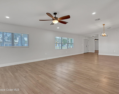 580 Pine Tree Drive - Photo Thumbnail 13