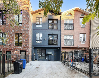 136 Cornelia Street - Photo Thumbnail 7