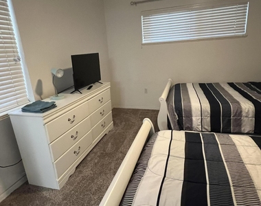 8921 Lake Drive - Photo Thumbnail 31