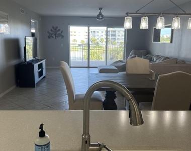 8921 Lake Drive - Photo Thumbnail 14