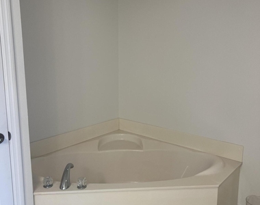 8921 Lake Drive - Photo Thumbnail 25