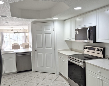 8921 Lake Drive - Photo Thumbnail 13