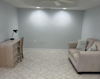 8921 Lake Drive - Photo Thumbnail 17
