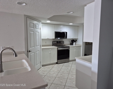 8921 Lake Drive - Photo Thumbnail 12
