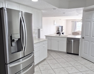 8921 Lake Drive - Photo Thumbnail 11