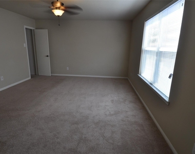 5823 Ridgebluff Lane - Photo Thumbnail 9