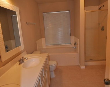 5823 Ridgebluff Lane - Photo Thumbnail 10